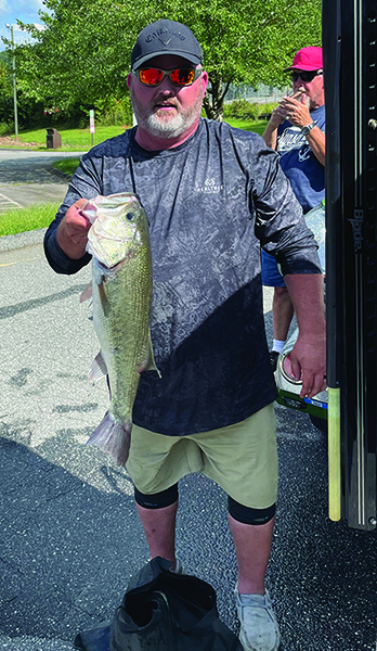 Brian Branch, 6.94 pounder big fish, caught with the Carolina Bass Club.