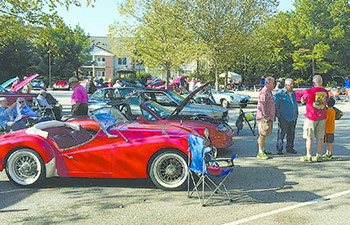 Senior Center to sponsor car show, flea market