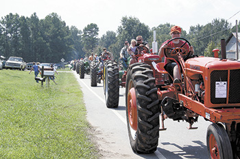 BELWOOD ANTIQUE TRACTOR PULL...