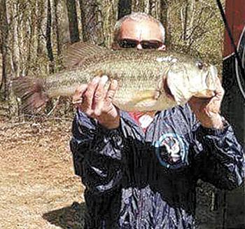 Tom Gavin lands monster bass!