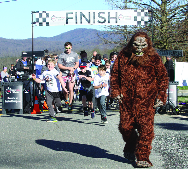 Knobby leads the field at the Chasing Knobby 5K and 10K races 